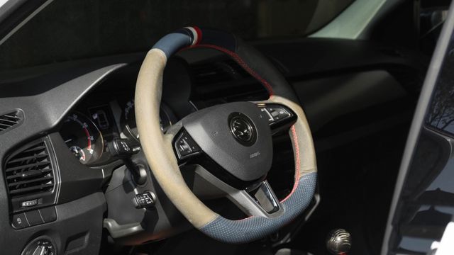 ACC 前下巴  避震  17吋鋁圈  卡鉗  GORGE外洩壓  車頂架  第6張相片