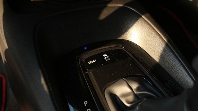 GR ALTIS 2.0 全車原鈑件  第12張相片