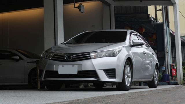 MK11 ALTIS 改安卓機 / ABS SRS 倒車顯影 15吋鋁圈  第1張相片