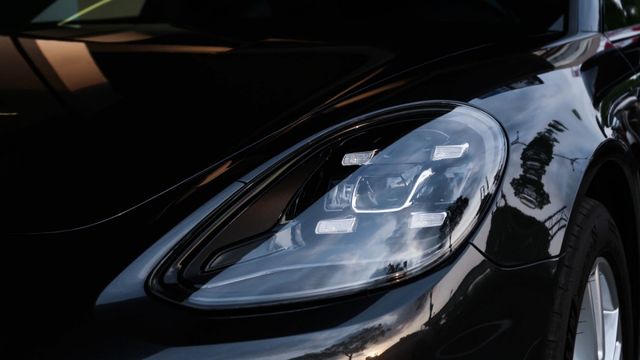 實車實價!四電吸門 電尾 四電動椅 盲點 360 全景 氣懸 黑內裝  第3張相片