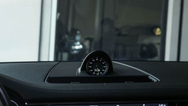 實車實價!四電吸門 電尾 四電動椅 盲點 360 全景 氣懸 黑內裝  第8張相片
