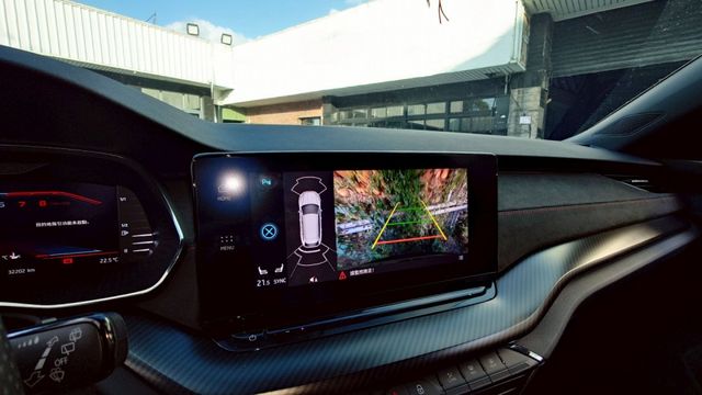 雙電動電熱跑椅 ACC 盲點 360 自動停車 數位儀表 氣氛燈 改19吋鋁圈  第7張相片