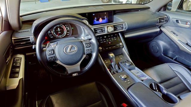 實車實價!IS200T F-SPORT  第4張相片