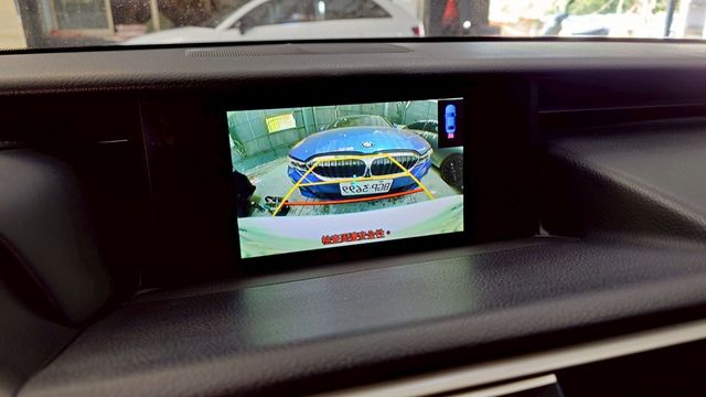 實車實價!IS200T F-SPORT  第6張相片