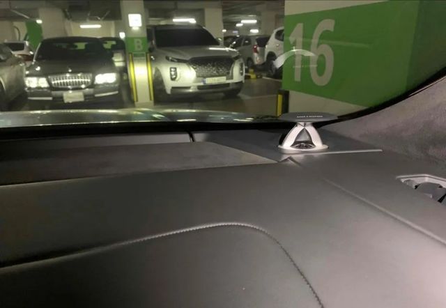 新車加選配快2000萬 麂皮雙色運動  第4張相片