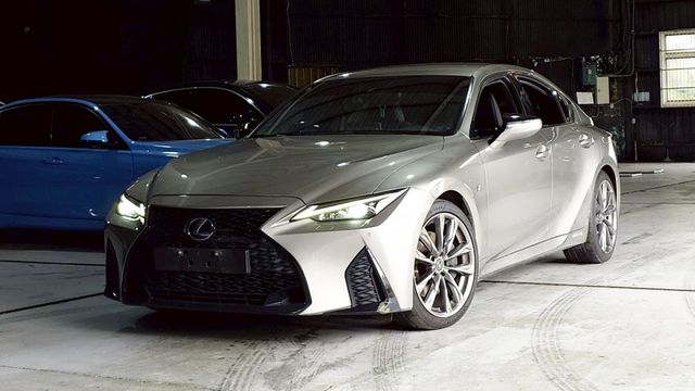 IS300 !F-SPORT，滿配通風椅、跑車儀表，高CP值後驅轎跑  第1張相片