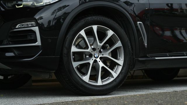 實車實價!5AU 選配33萬  第4張相片