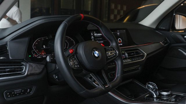 實車實價!5AU 選配33萬  第8張相片