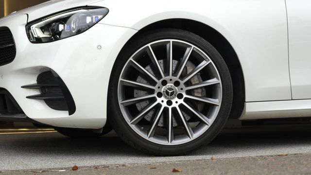 E350 P20 多光束 Keyless-Go免鑰匙 柏林 腳踢電尾門  12.3吋雙數位儀表板  盲點偵測 全景  第4張相片
