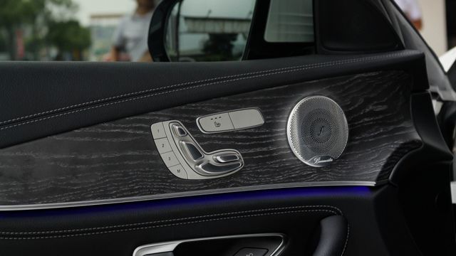 E350 P20 多光束 Keyless-Go免鑰匙 柏林 腳踢電尾門  12.3吋雙數位儀表板  盲點偵測 全景  第7張相片