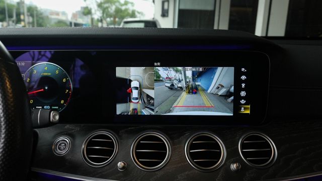 E350 P20 多光束 Keyless-Go免鑰匙 柏林 腳踢電尾門  12.3吋雙數位儀表板  盲點偵測 全景  第12張相片