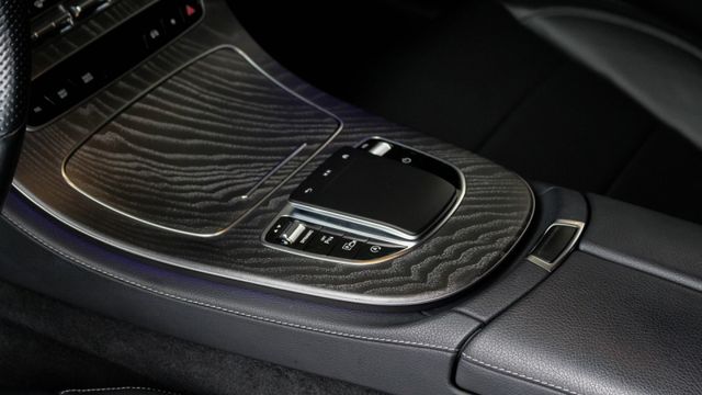 E350 P20 多光束 Keyless-Go免鑰匙 柏林 腳踢電尾門  12.3吋雙數位儀表板  盲點偵測 全景  第13張相片