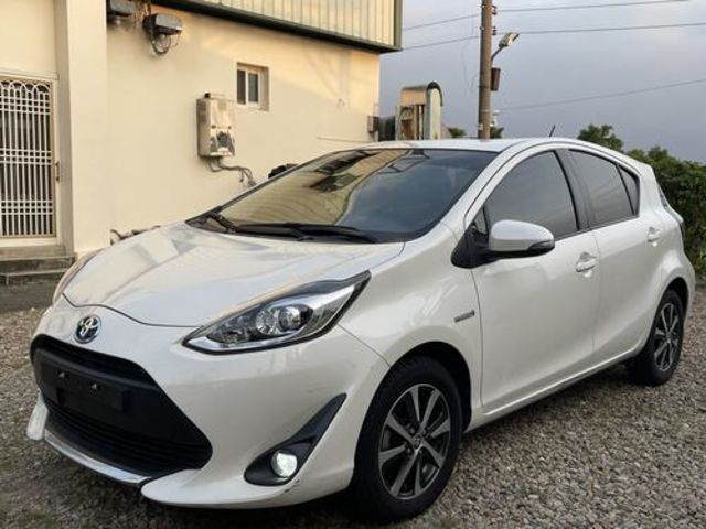 TOYOTA豐田 PRIUS C  第2張相片