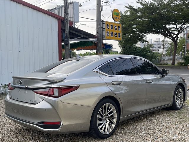 LEXUS凌志 ES300H  第4張相片