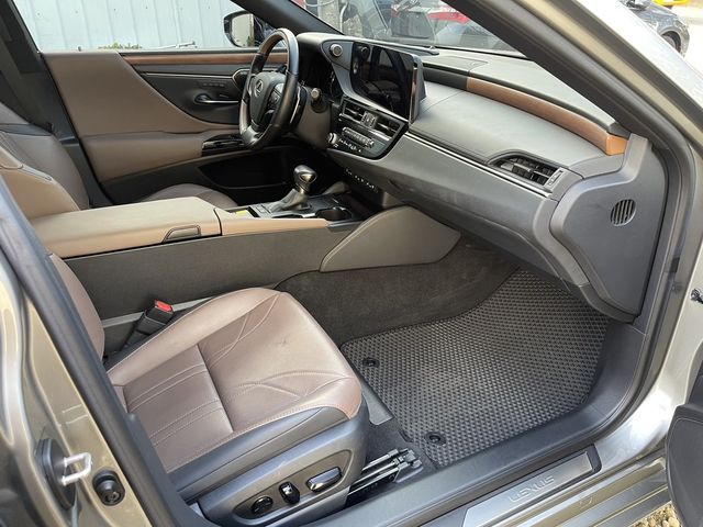 LEXUS凌志 ES300H  第7張相片