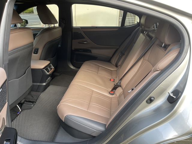 LEXUS凌志 ES300H  第9張相片