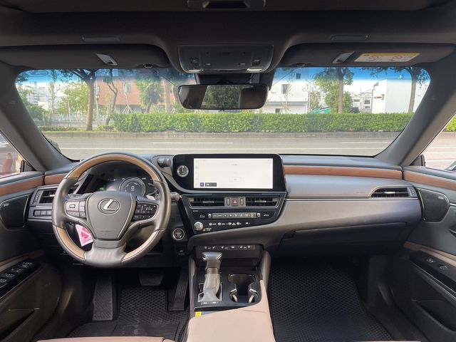 LEXUS凌志 ES300H  第10張相片