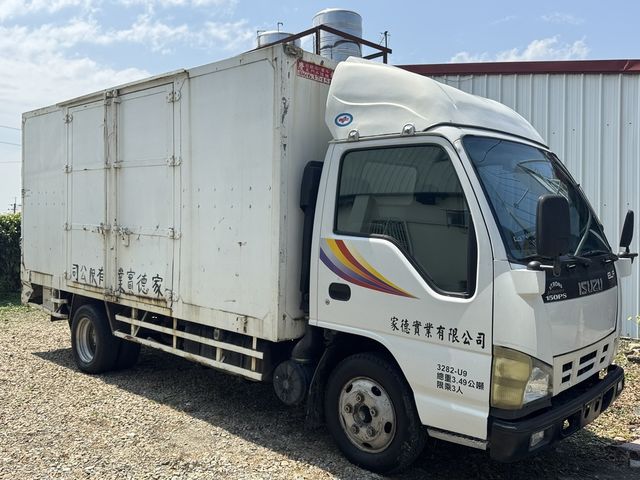 ISUZU五十鈴 ELF  第3張相片