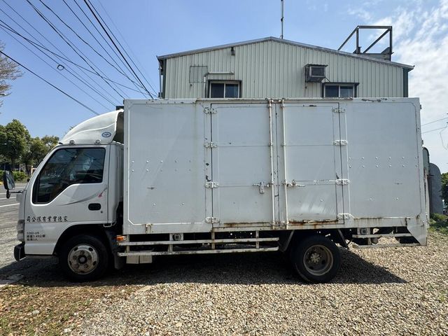 ISUZU五十鈴 ELF  第4張相片
