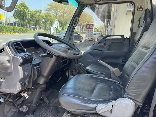 ISUZU五十鈴 ELF  第8張相片
