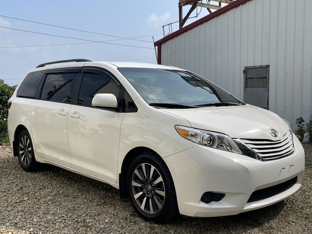 TOYOTA豐田 SIENNA  第3張相片