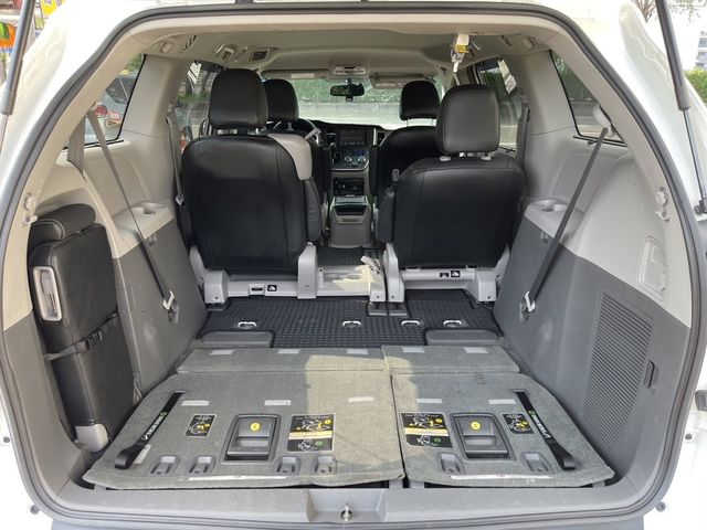 TOYOTA豐田 SIENNA  第9張相片