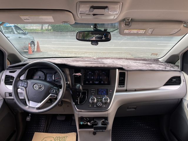 TOYOTA豐田 SIENNA  第13張相片