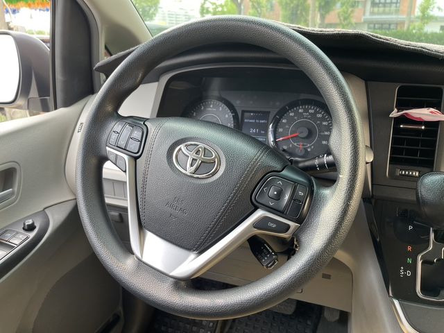 TOYOTA豐田 SIENNA  第14張相片