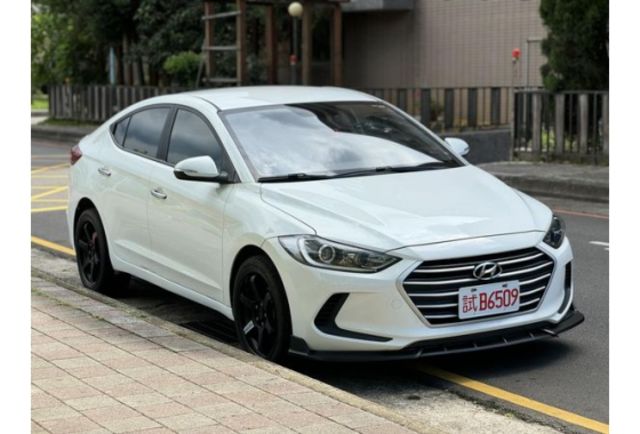 2019 ELANTRA 1.6   基本改鋁圈 安卓機  第1張相片