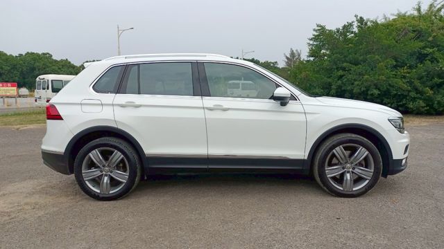 賞車前請先電話或LINE連絡預約!優惠賞車專線  第4張相片