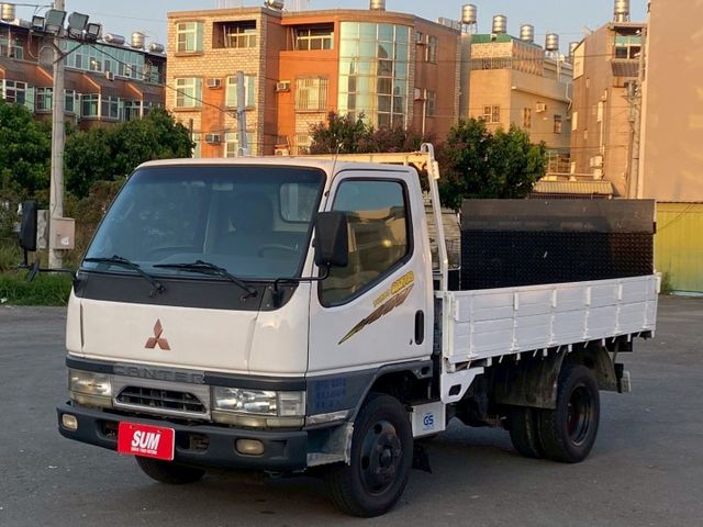 0929022755。陳老闆  手排 白 框式 升降尾門 引擎有整理工單 車況綿綿  第1張相片