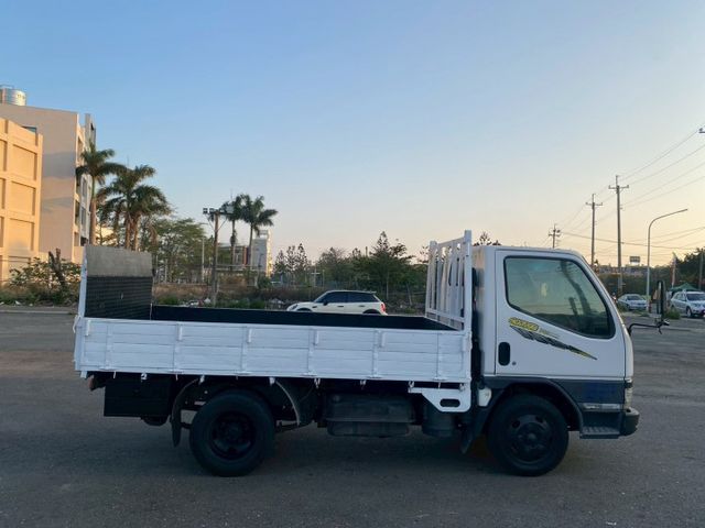 0929022755。陳老闆  手排 白 框式 升降尾門 引擎有整理工單 車況綿綿  第4張相片