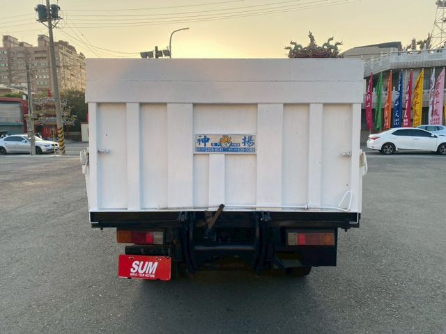 0929022755。陳老闆  手排 白 框式 升降尾門 引擎有整理工單 車況綿綿  第6張相片