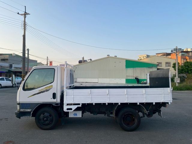 0929022755。陳老闆  手排 白 框式 升降尾門 引擎有整理工單 車況綿綿  第8張相片