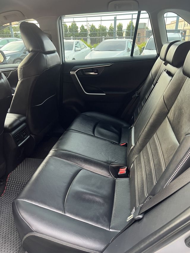 RAV4 2.0  第8張相片