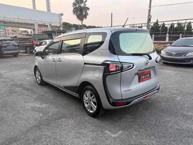 SIENTA 1.8  第7張相片