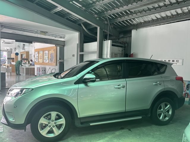 RAV4 2.0  第4張相片