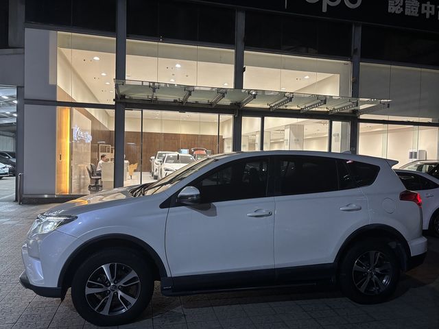 RAV4 2.0  第4張相片