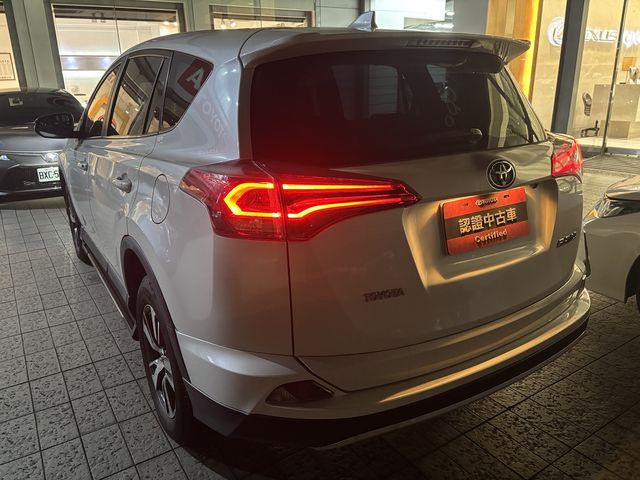 RAV4 2.0  第5張相片