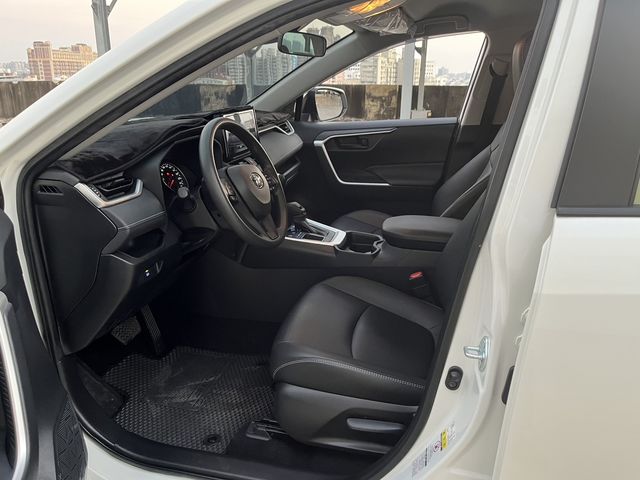 RAV4 2.0  第8張相片