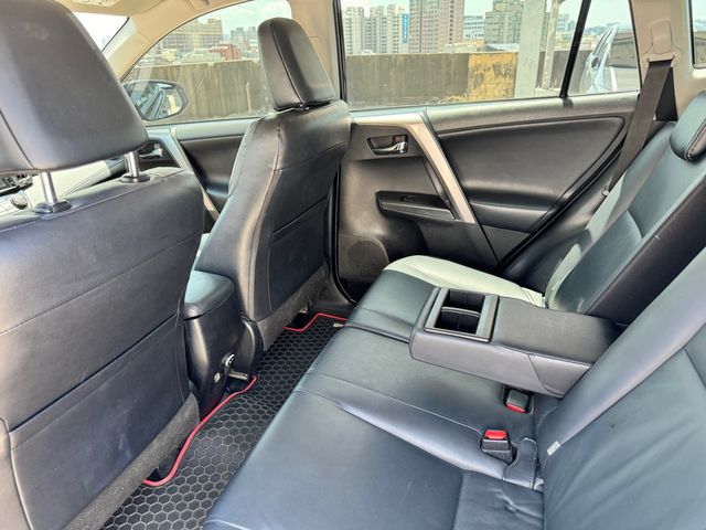 RAV4 2.0  第8張相片