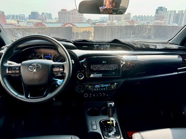 HILUX 2.8  第9張相片