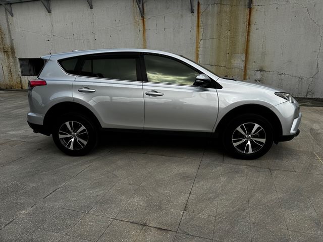 RAV4 2.0  第4張相片