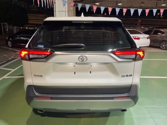 RAV4 2.0  第6張相片