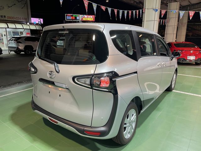 SIENTA 1.8  第5張相片