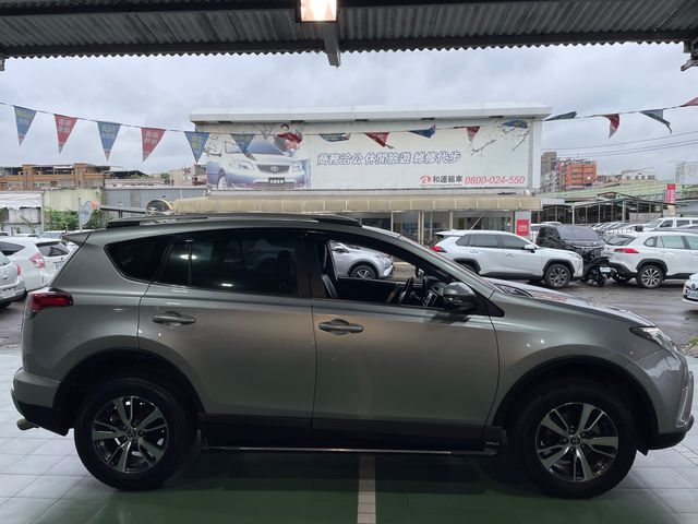 RAV4 2.0  第4張相片