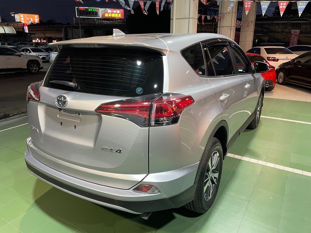 RAV4 2.0  第5張相片