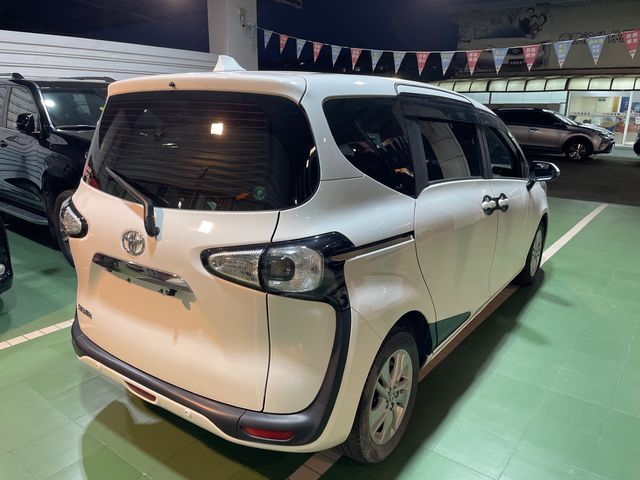 SIENTA 1.8  第5張相片