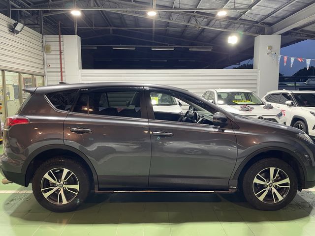RAV4 2.0  第4張相片