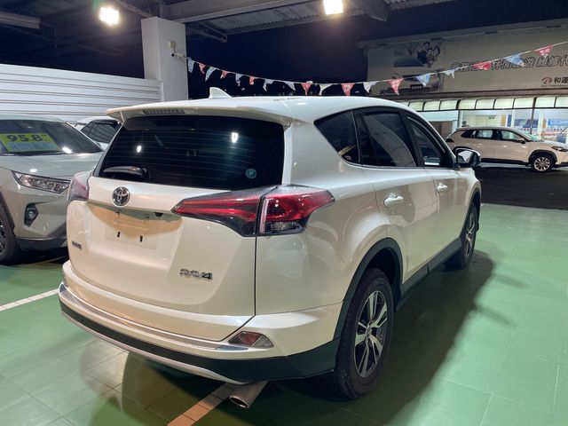 RAV4 2.0  第5張相片